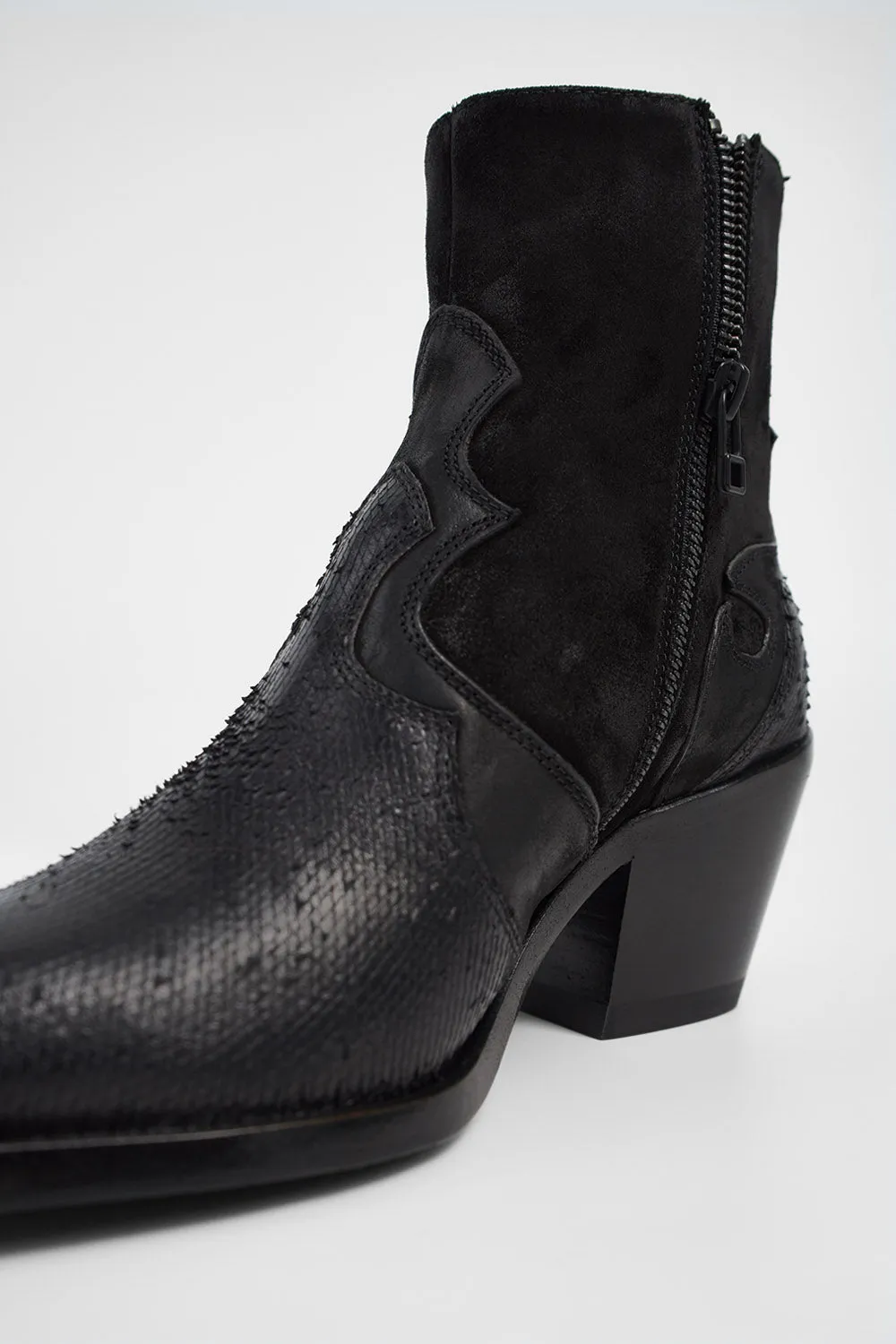 AUSTIN black textured texan boots.