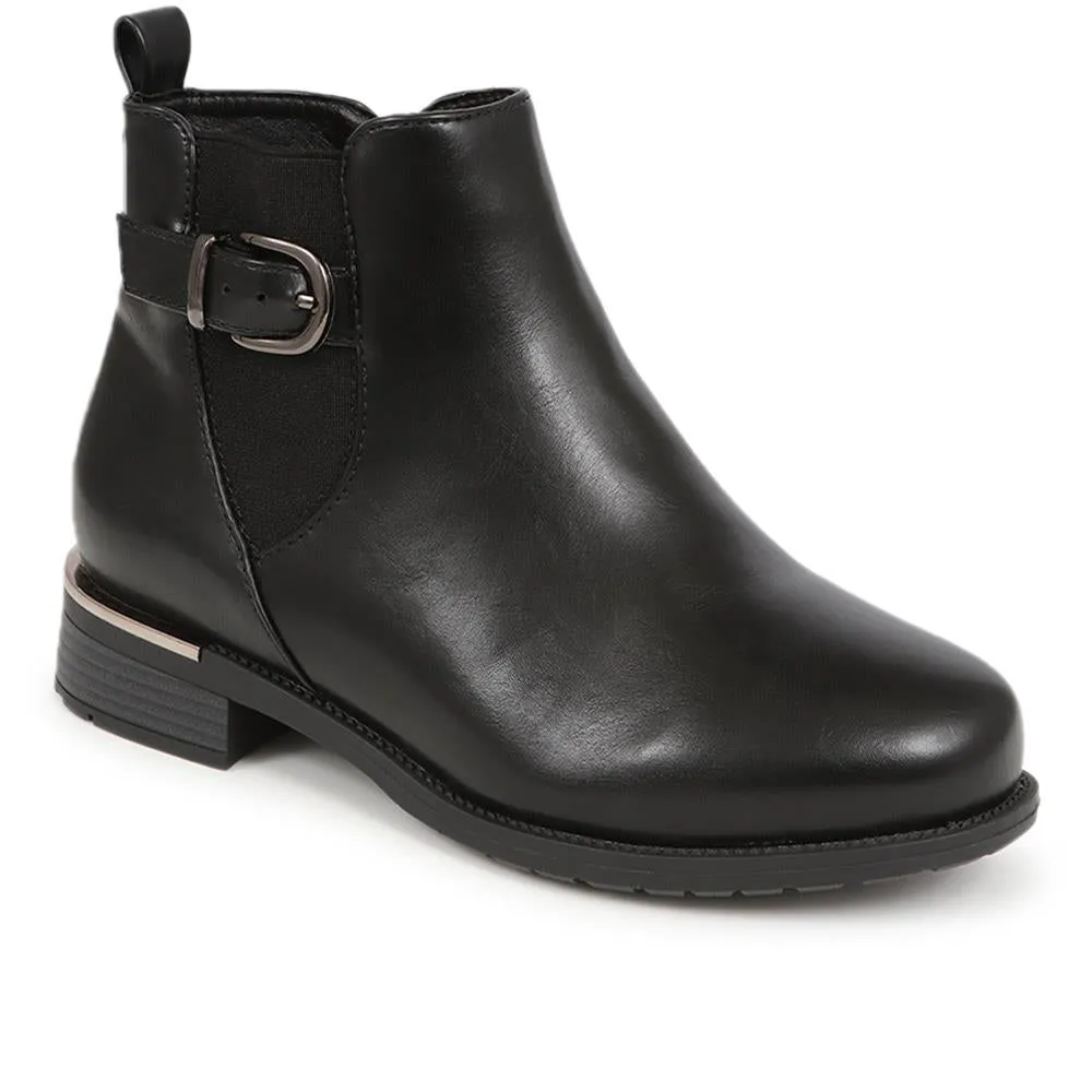 Extra-Wide Fit Buckle Detail Ankle Boots - WILLA / 324 177