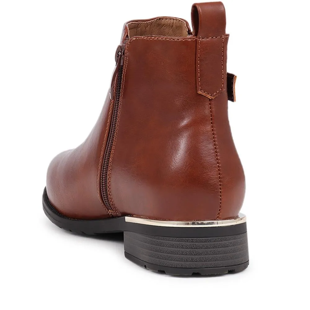 Extra-Wide Fit Buckle Detail Ankle Boots - WILLA / 324 177