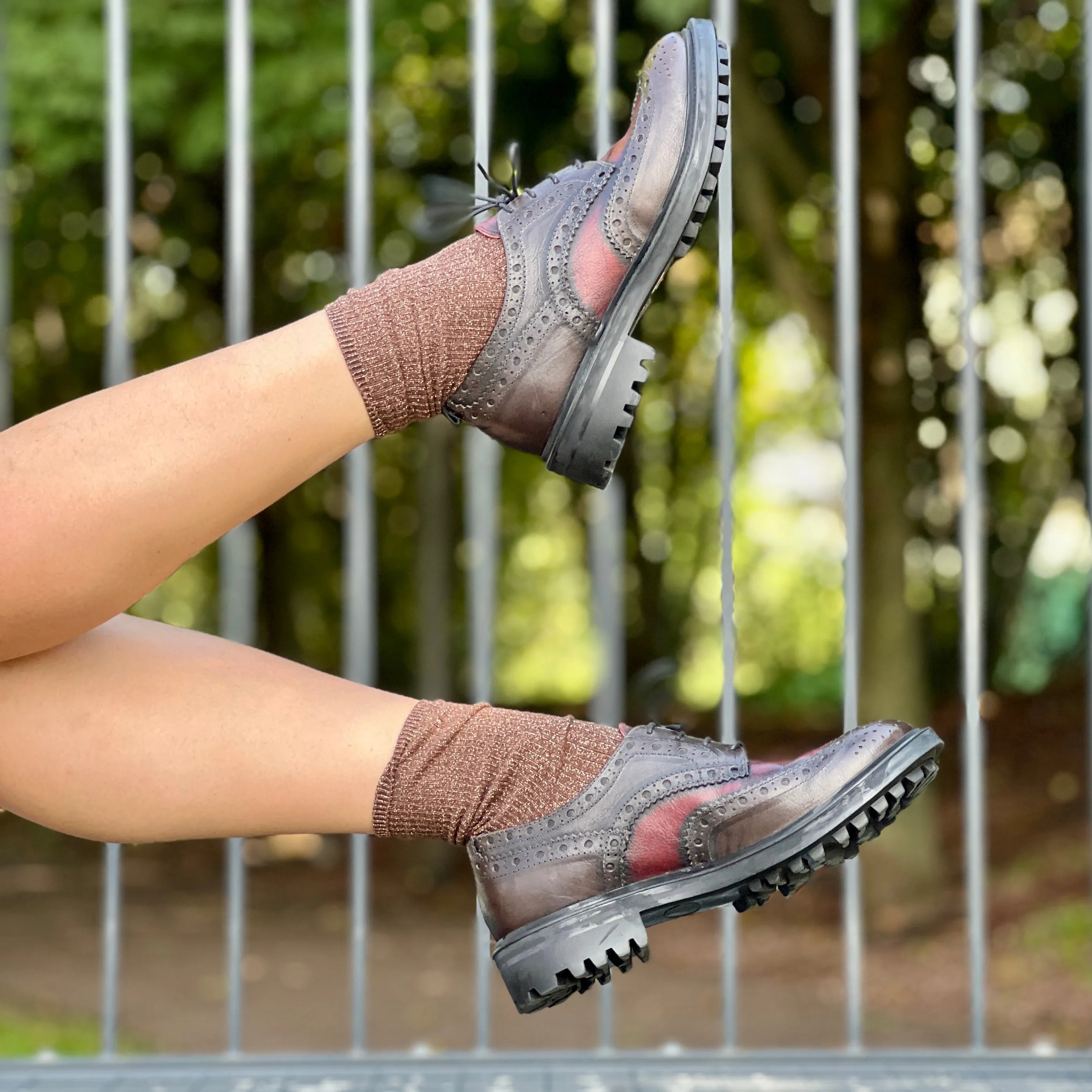 Guns Brown scarpa allacciata in pelle marrone e rossa artigianale marchigiana