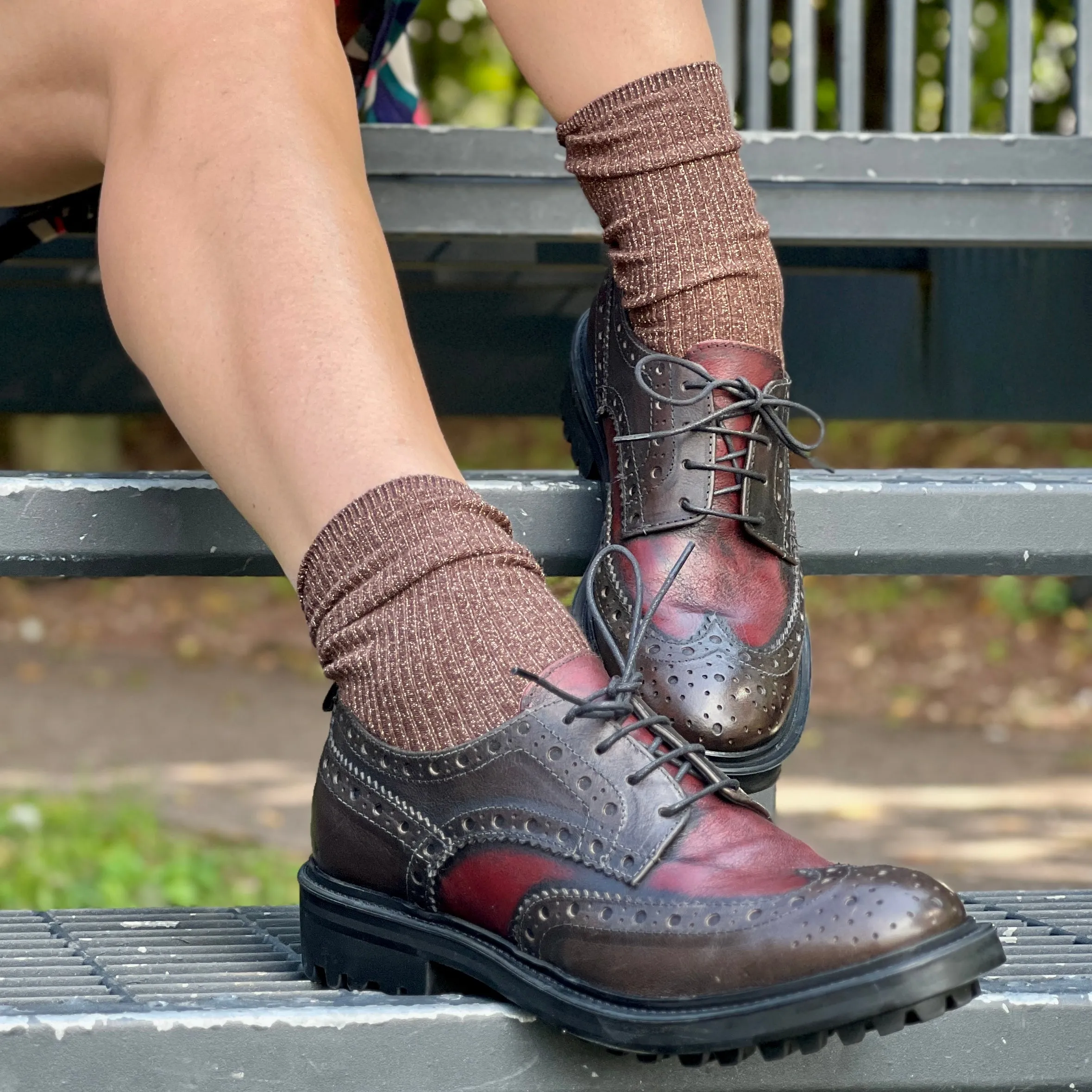 Guns Brown scarpa allacciata in pelle marrone e rossa artigianale marchigiana