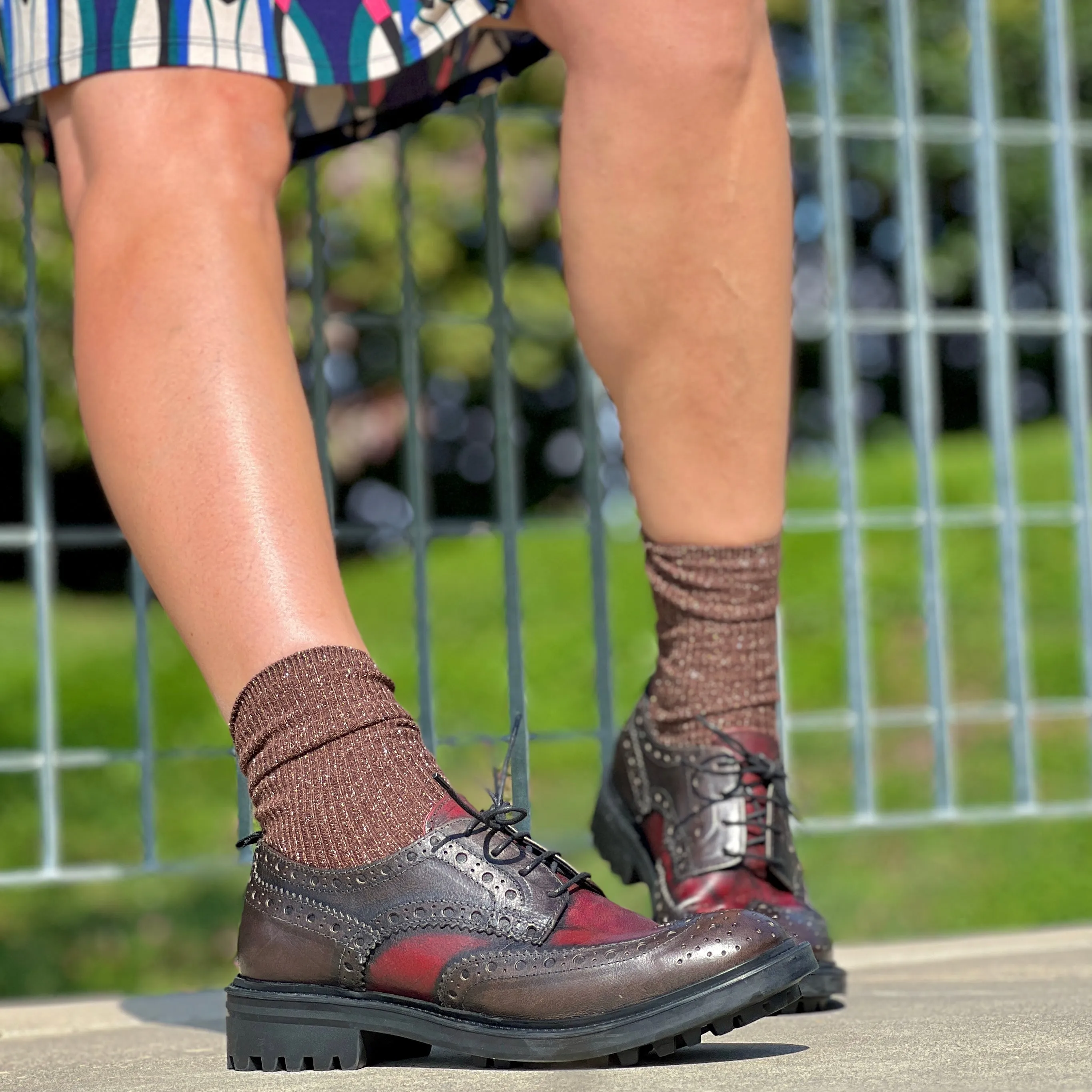 Guns Brown scarpa allacciata in pelle marrone e rossa artigianale marchigiana