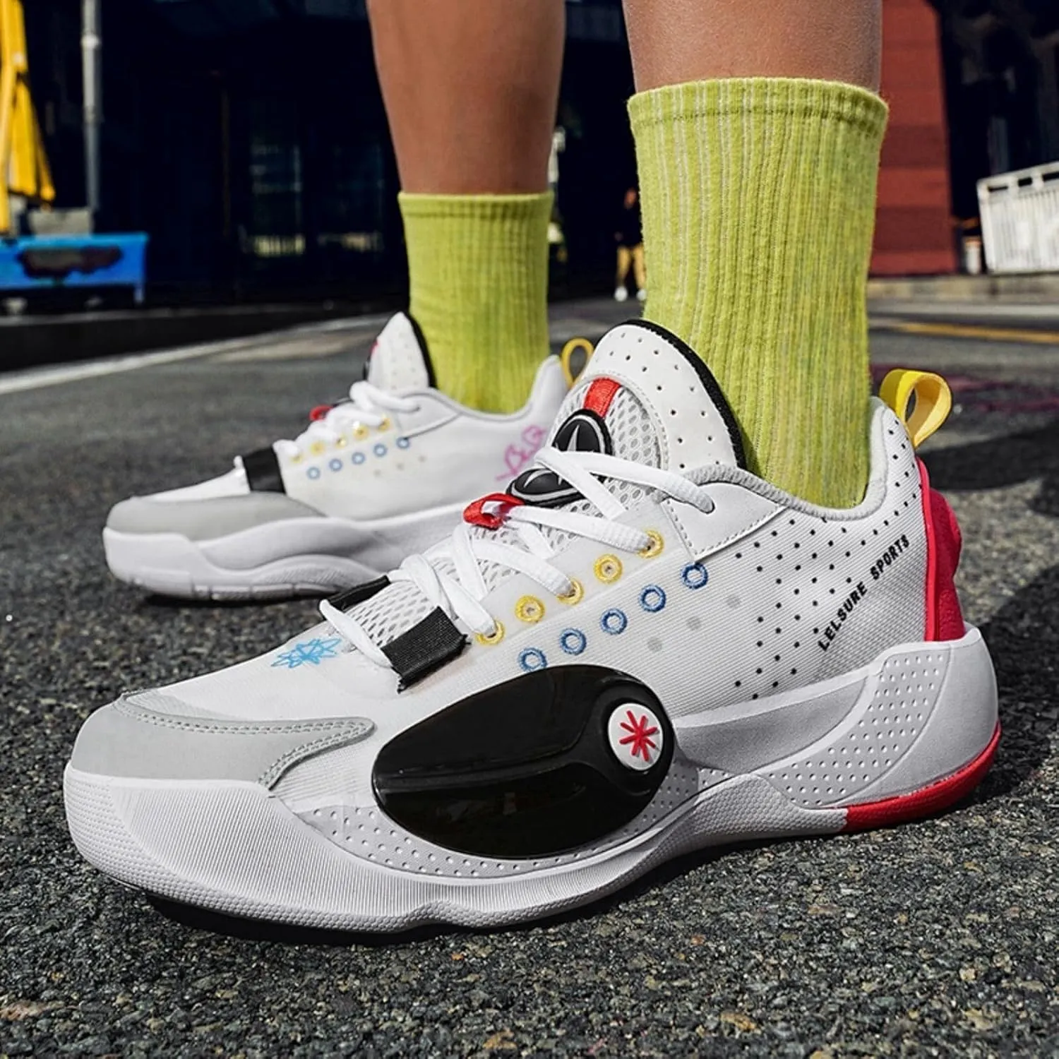 Men's Basketball Shoes Lightweight Mesh Fabric Fashionable Anti Slip Sports Running Boots