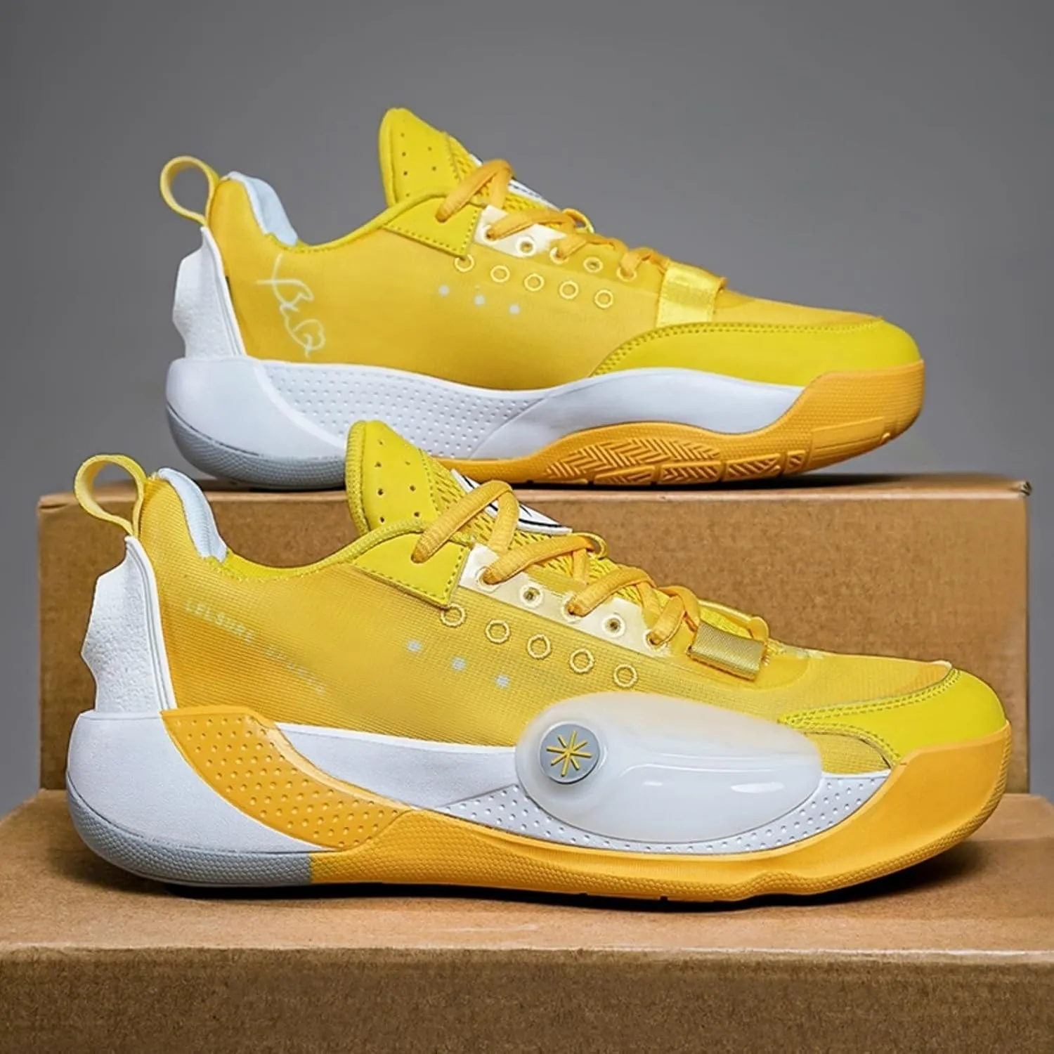 Men's Basketball Shoes Lightweight Mesh Fabric Fashionable Anti Slip Sports Running Boots