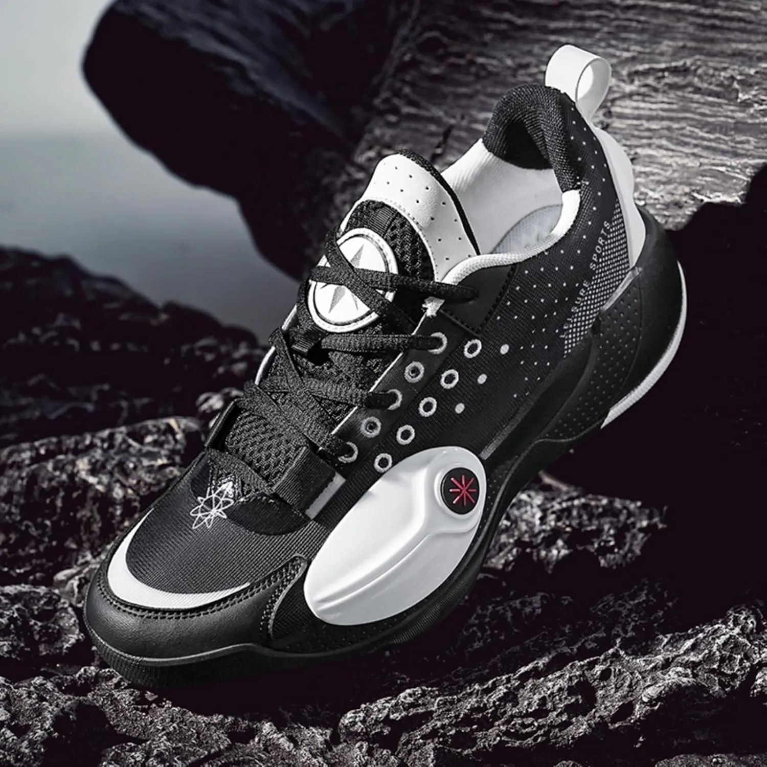 Men's Basketball Shoes Lightweight Mesh Fabric Fashionable Anti Slip Sports Running Boots
