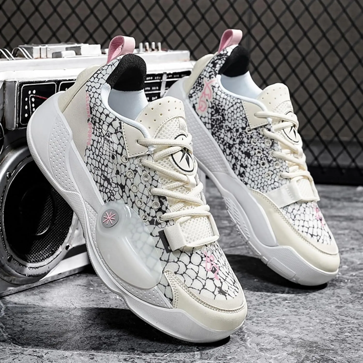 Men's Basketball Shoes Lightweight Mesh Fabric Fashionable Anti Slip Sports Running Boots