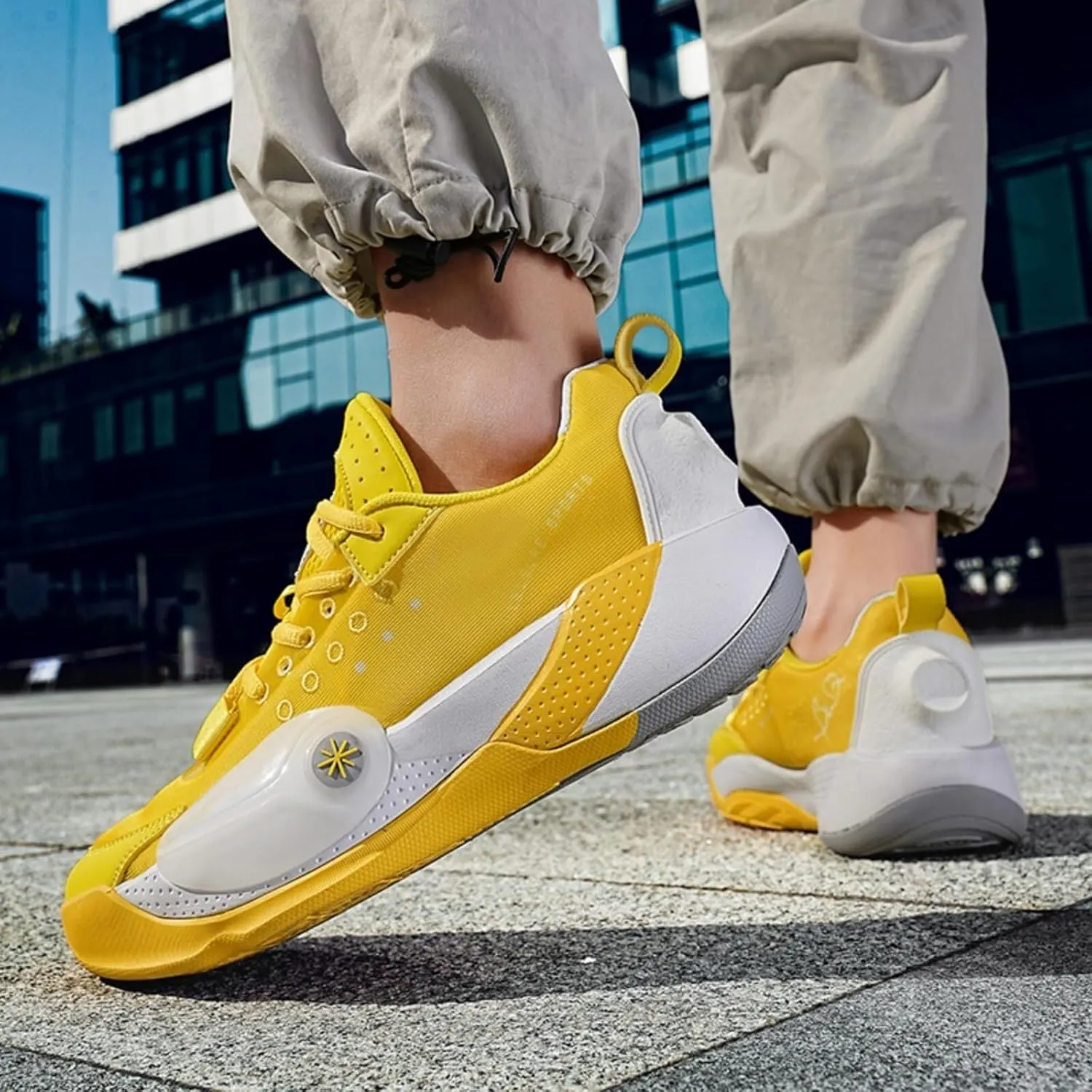 Men's Basketball Shoes Lightweight Mesh Fabric Fashionable Anti Slip Sports Running Boots
