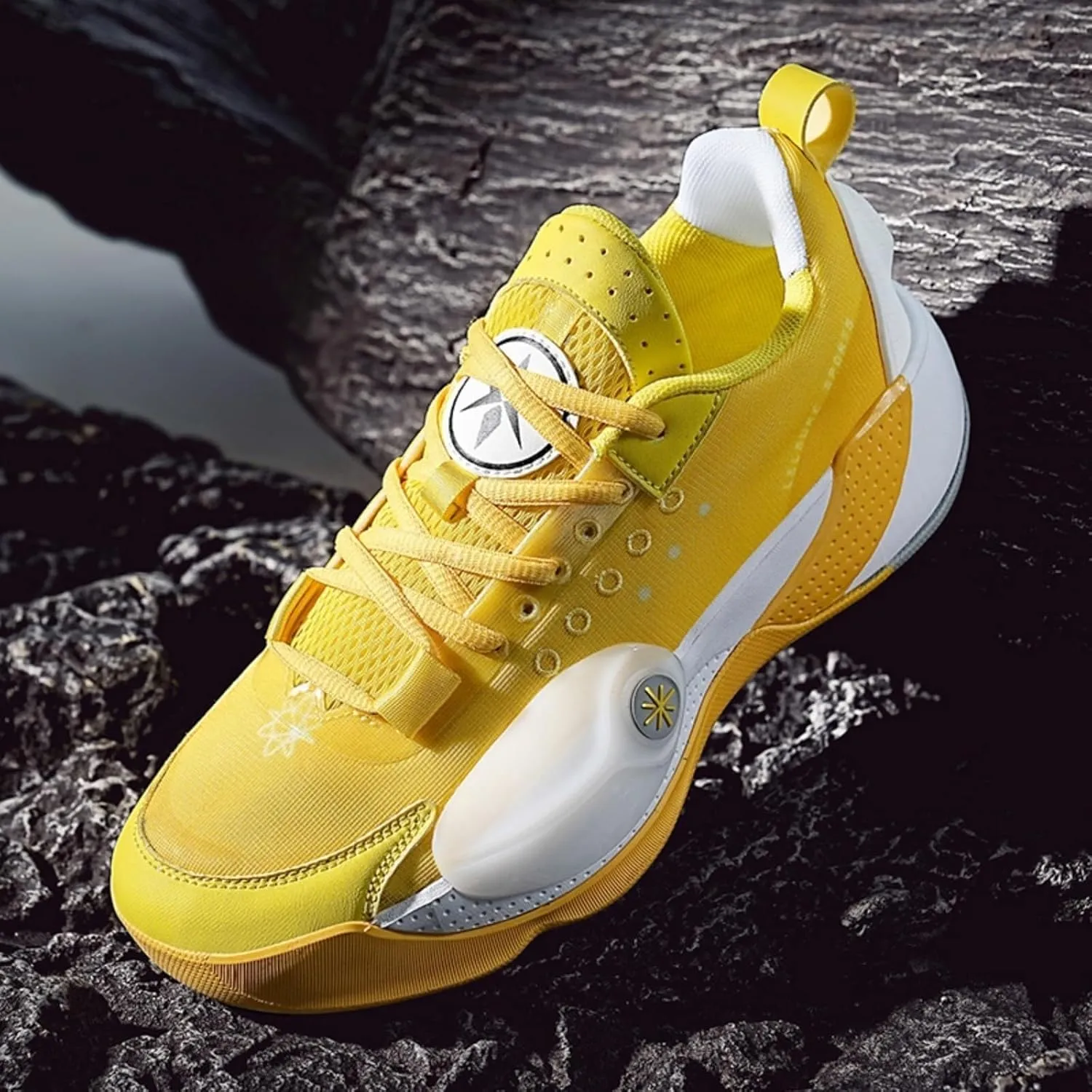 Men's Basketball Shoes Lightweight Mesh Fabric Fashionable Anti Slip Sports Running Boots