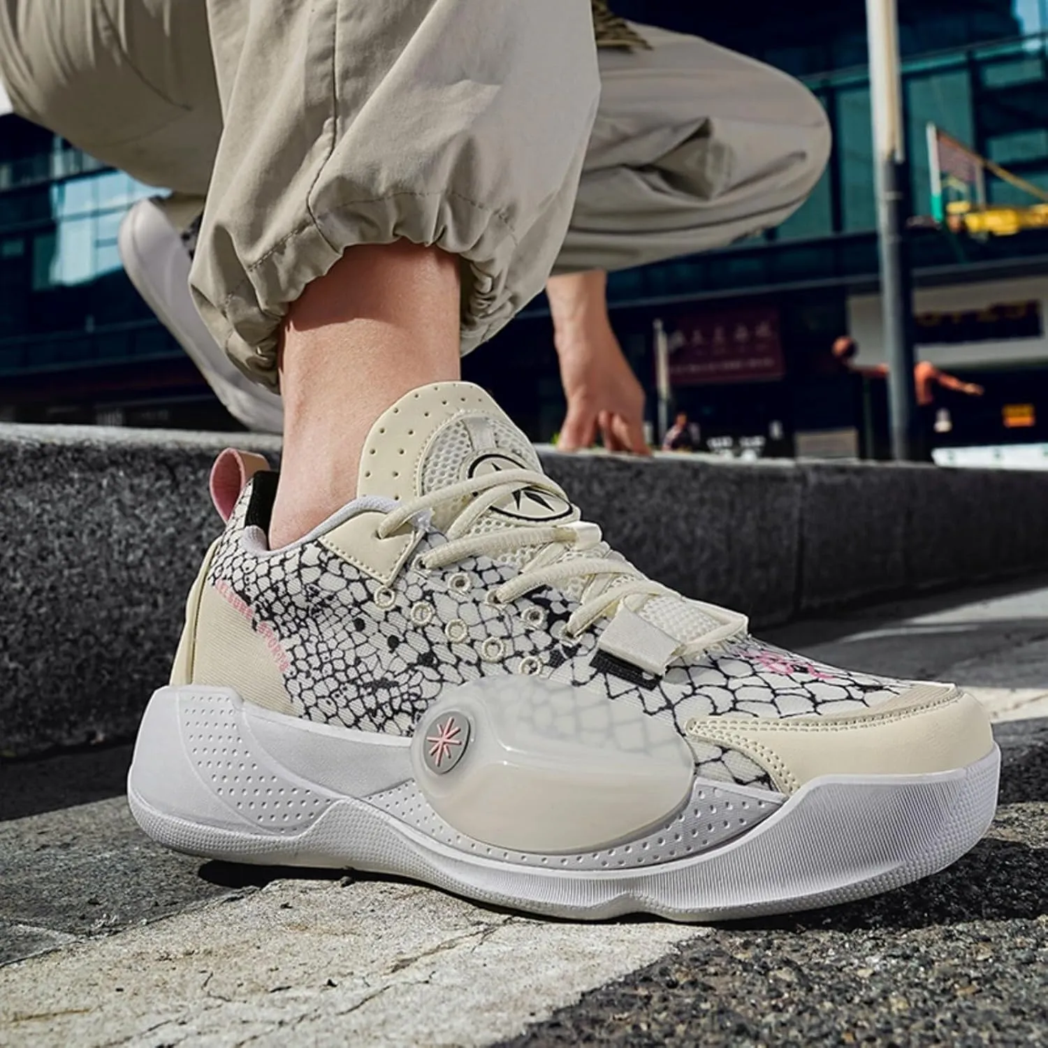 Men's Basketball Shoes Lightweight Mesh Fabric Fashionable Anti Slip Sports Running Boots