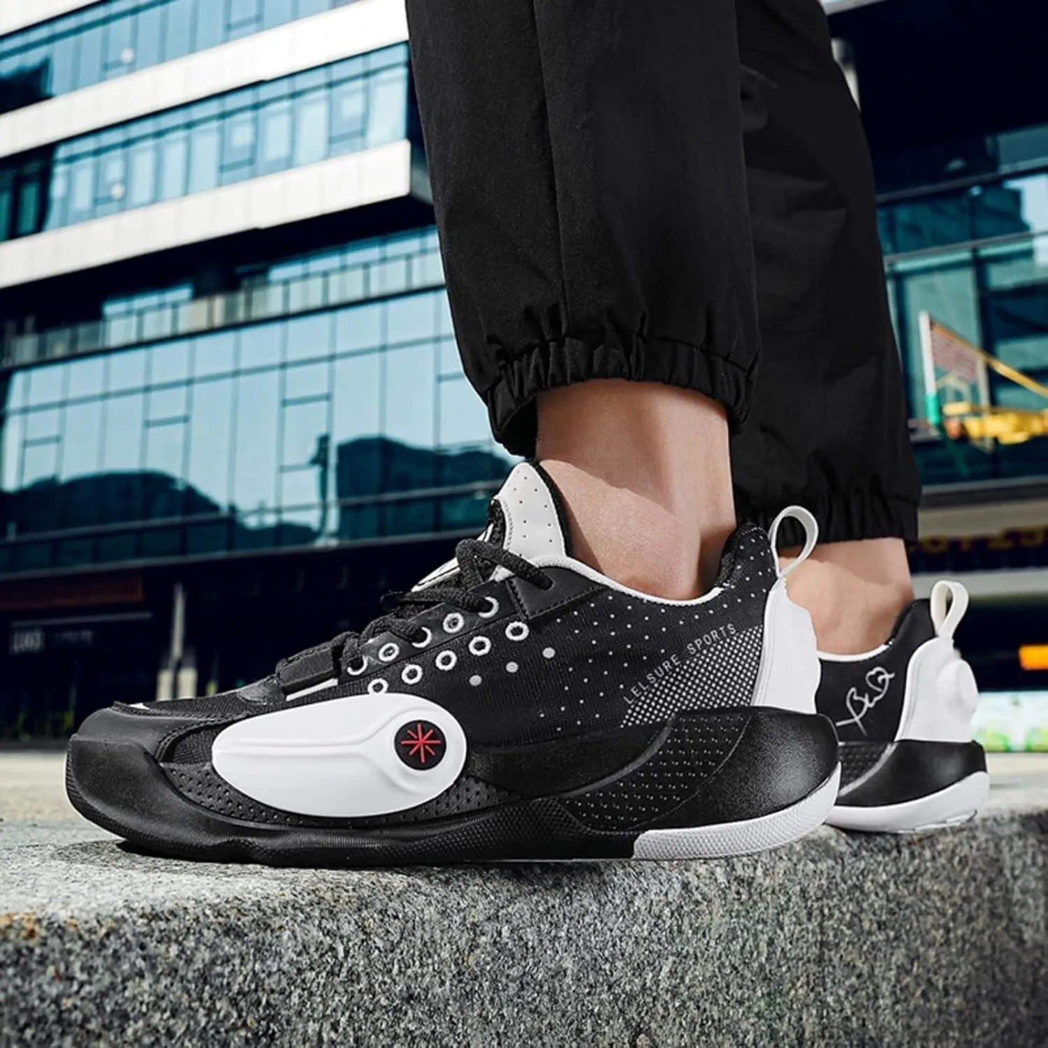 Men's Basketball Shoes Lightweight Mesh Fabric Fashionable Anti Slip Sports Running Boots