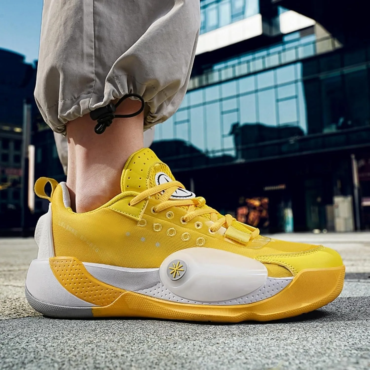 Men's Basketball Shoes Lightweight Mesh Fabric Fashionable Anti Slip Sports Running Boots
