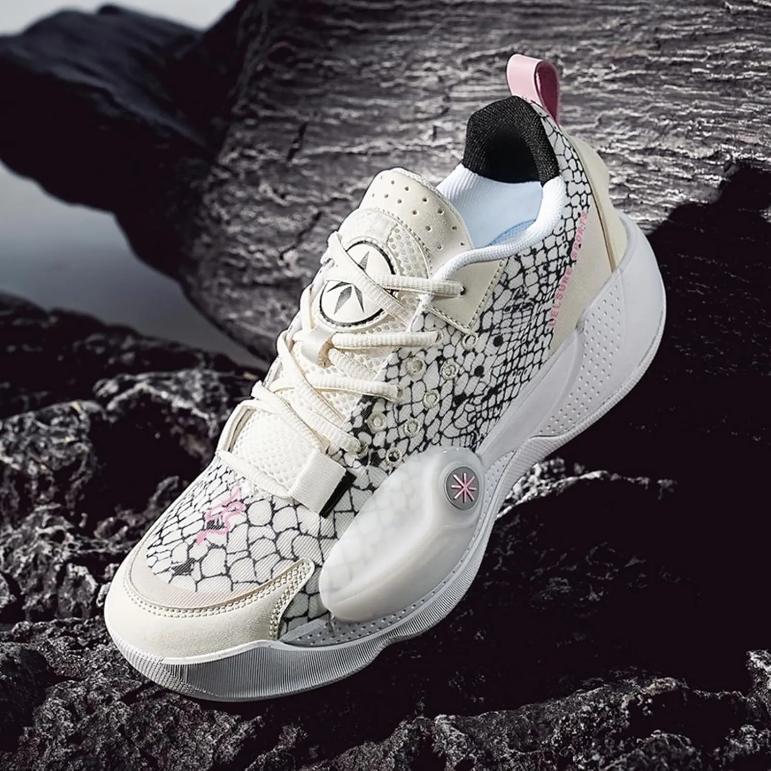 Men's Basketball Shoes Lightweight Mesh Fabric Fashionable Anti Slip Sports Running Boots
