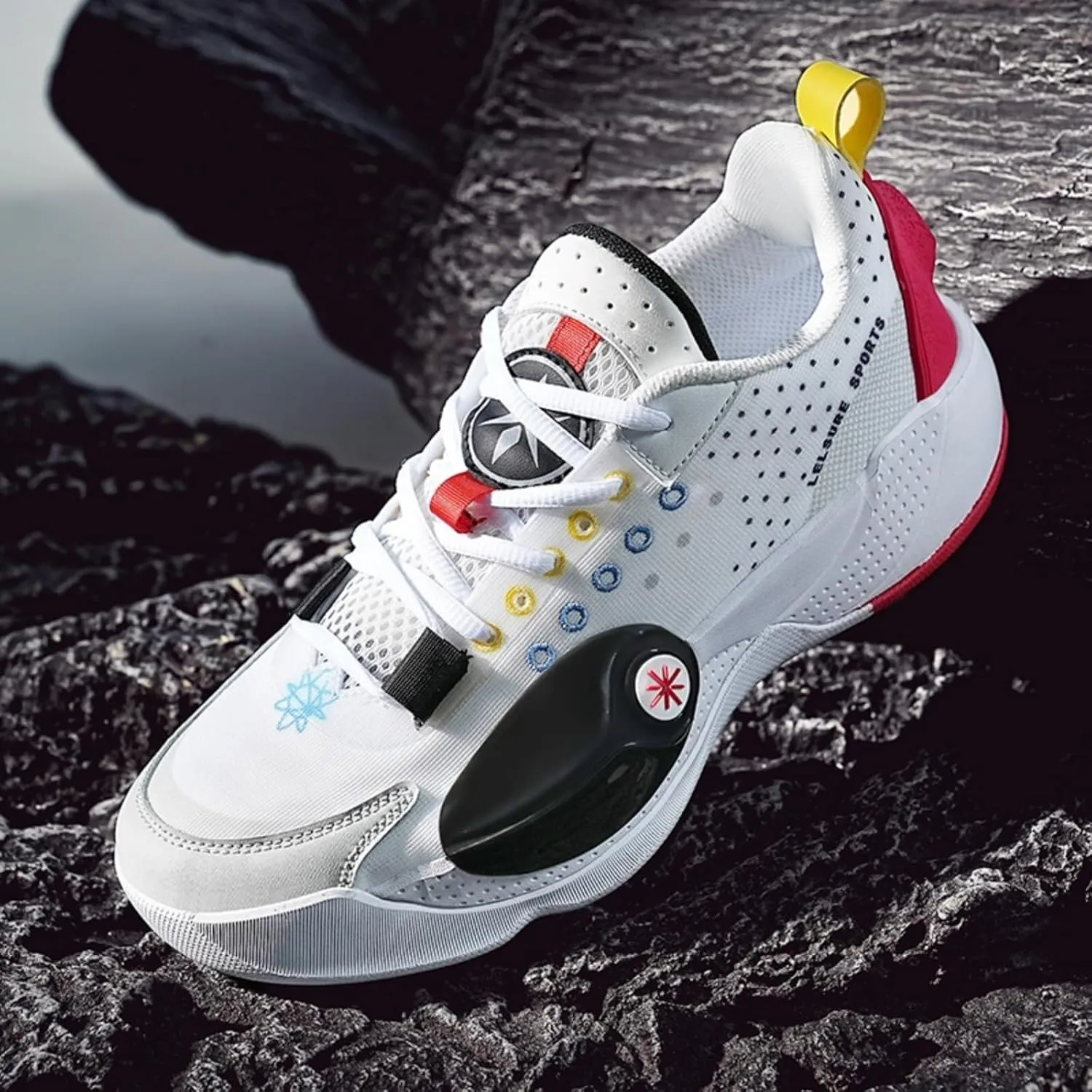 Men's Basketball Shoes Lightweight Mesh Fabric Fashionable Anti Slip Sports Running Boots