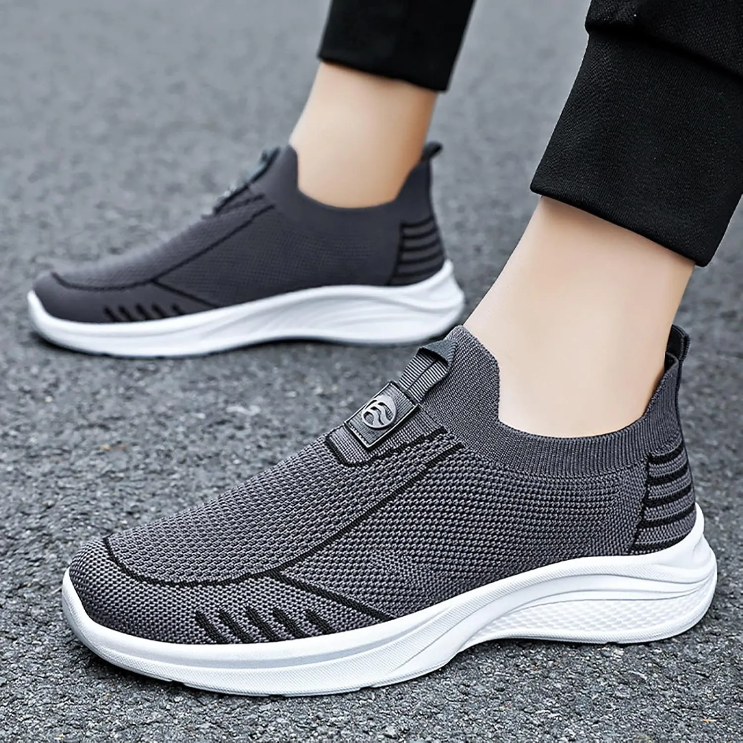 Men's New Flying Weave Walking Shoes Breathable and Comfortable Men's Casual Jogging Summer Sneaker