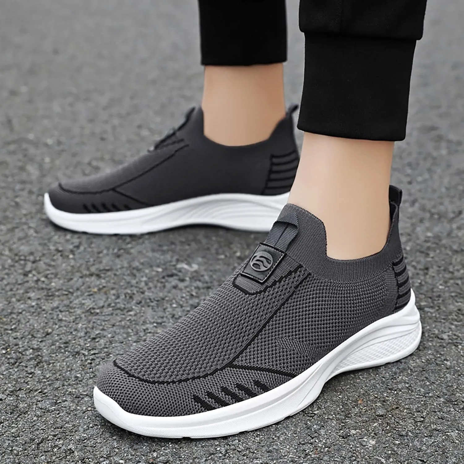 Men's New Flying Weave Walking Shoes Breathable and Comfortable Men's Casual Jogging Summer Sneaker
