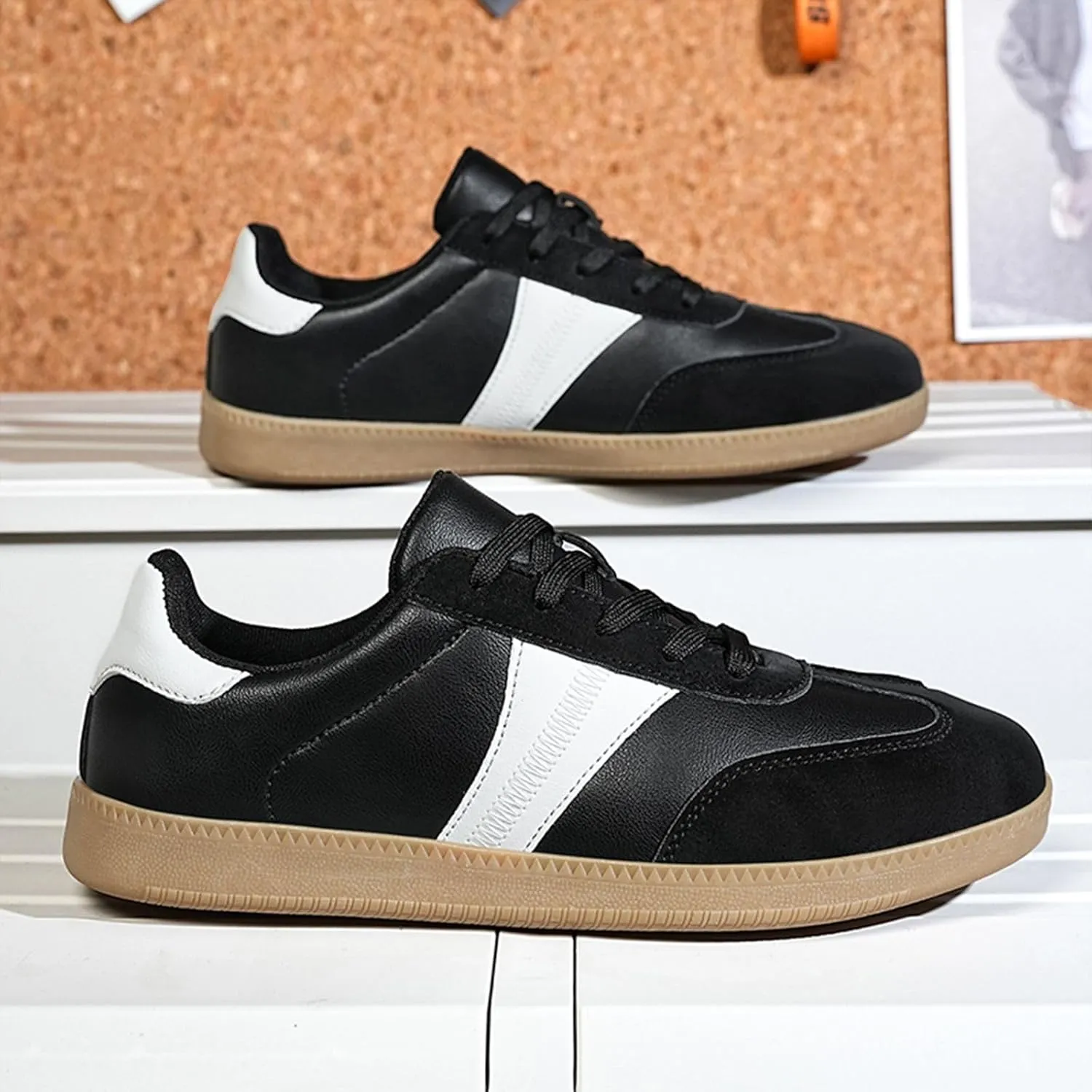 Mens Retro Skateboarding Shoes with Flats Bottom Anti-Slip Lightweight Water-Proof Wear-Resistant Outdoor Leather Sneakers Fashional Board Skate Athletic Training Sports